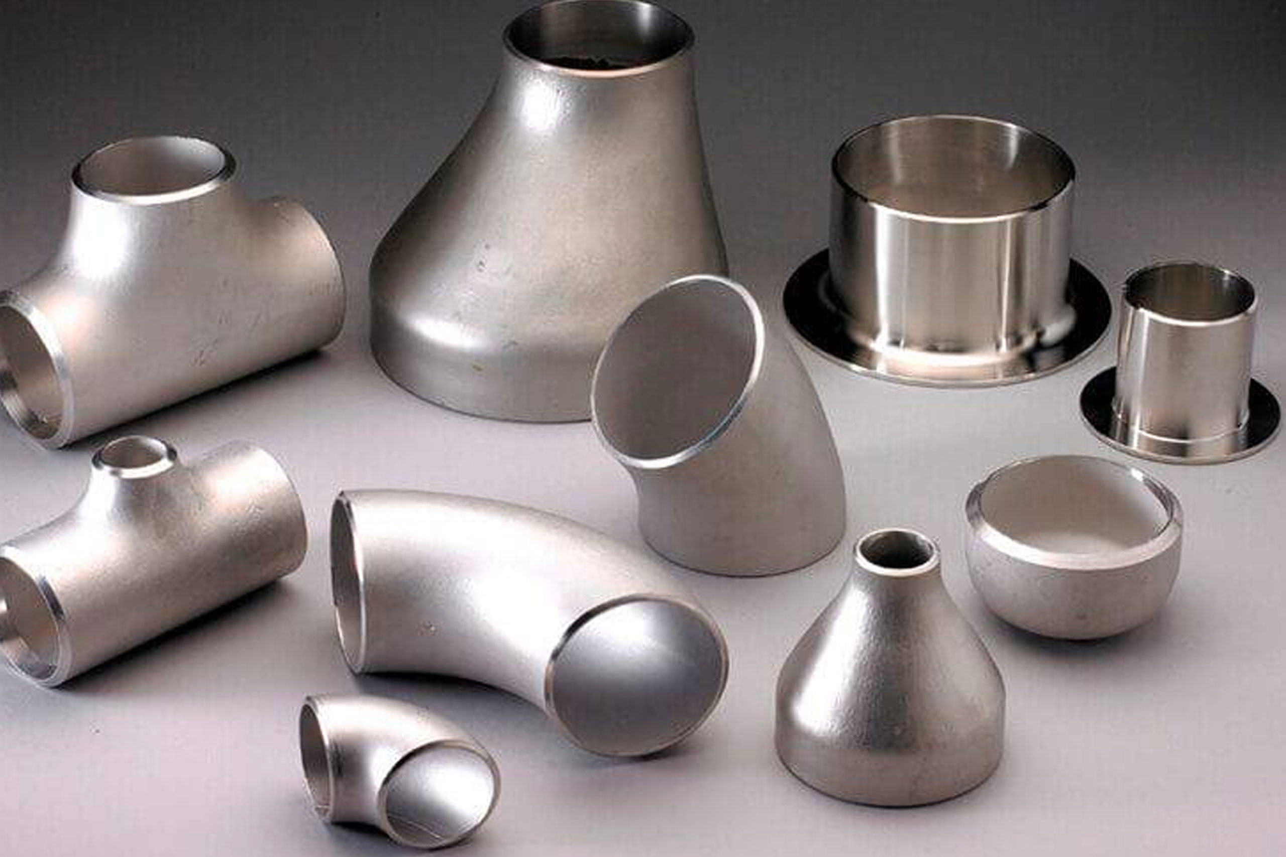 Stainless steel buttweld elbows, tees and reducers